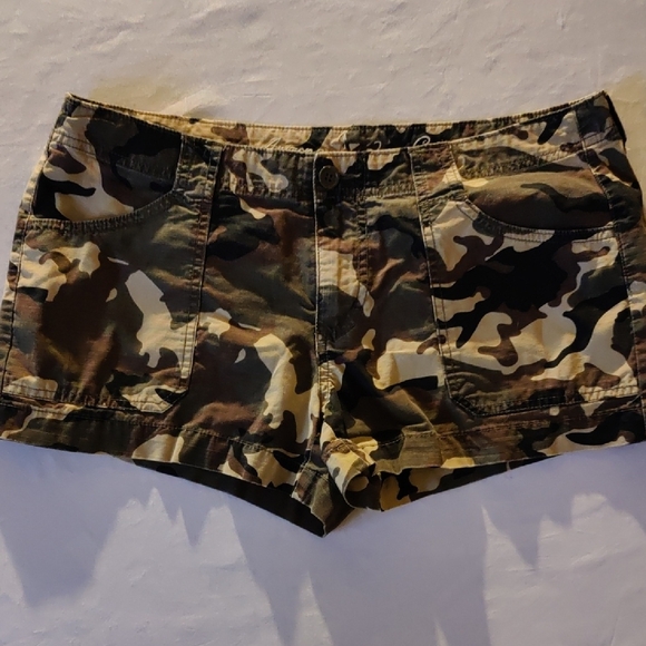 Arizona Jean Company Camouflage Cargo Shorts - Picture 1 of 5